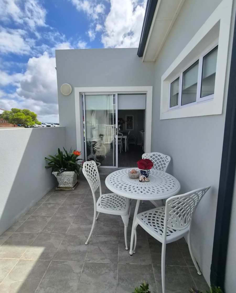 2 Bedroom Property for Sale in Struisbaai Western Cape